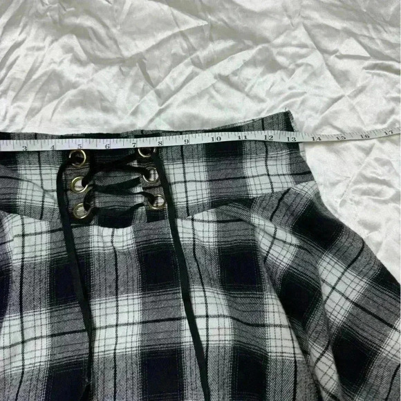 Plaid Skirt with Laces in Front Along Waist - Picture 5 of 6